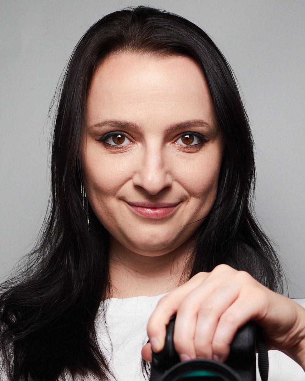 Viktoria Tistruha holding her camera